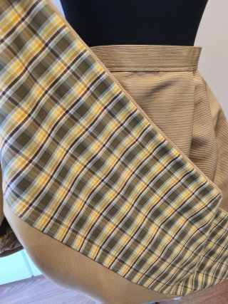 Falda Baturra amarillo dorado hecha a mano