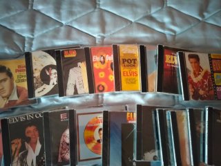 Colección 42 CD's de Elvis Presley.