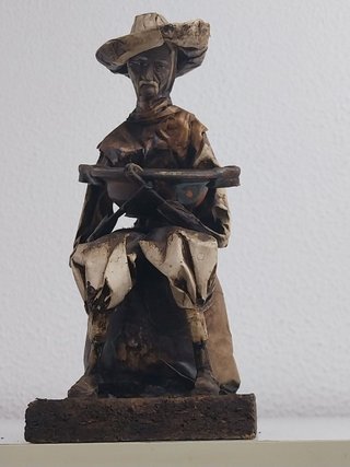 Figura de Viejito en papel maché