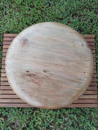 Taburete redondo de madera antiguo restaurado