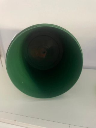 Cubo plástico verde con tapa y asa, alimentarios