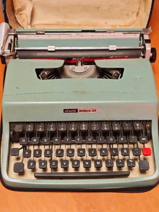 Máquina de escribir Olivetti Lettera 32