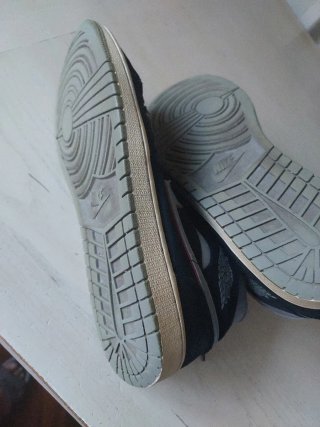 JORDAN 1 MID