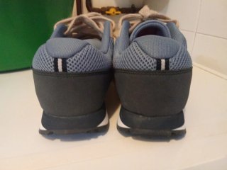 Zapatillas deportivas beige y azul