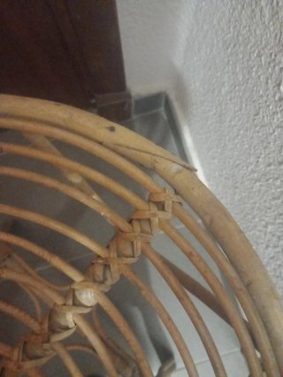 Mesa y silla de mimbre infantil