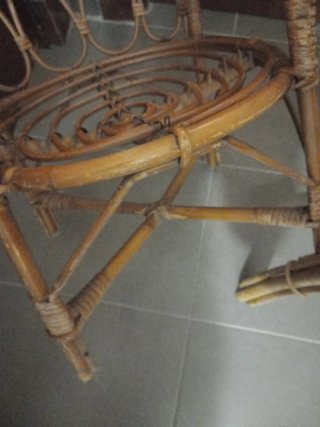 Mesa y silla de mimbre infantil