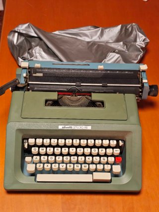 Máquina de escribir Olivetti Studio 46