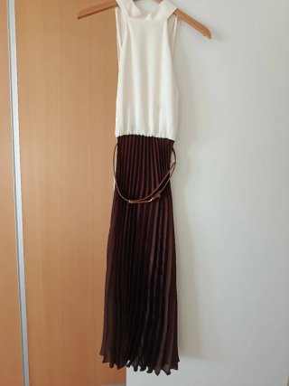 Vestido Zara plisado beige y marrón