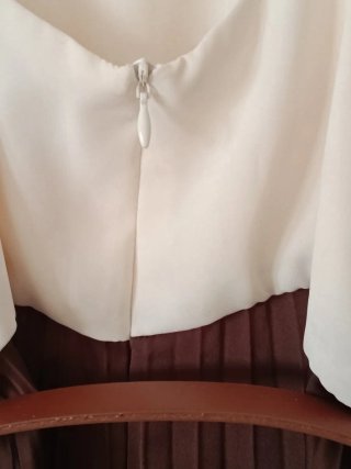 Vestido Zara plisado beige y marrón