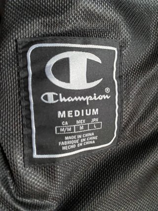 Chaqueta Champion Negra con Capucha