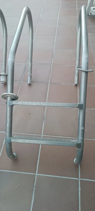 Escaleras de piscina metálicas