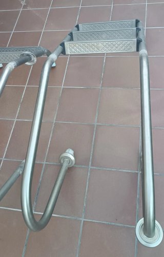 Escaleras de piscina metálicas