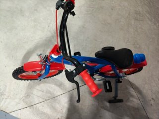 Bici infantil Spiderman azul y roja