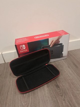 Nintendo Switch + Funda + 2 Juegos