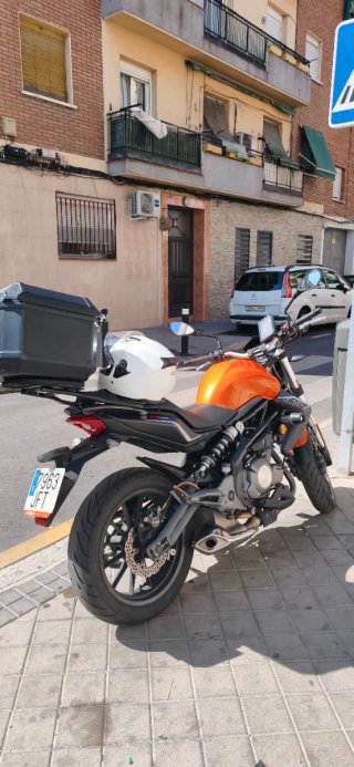 Moto Benelli Nake Naranja Negra