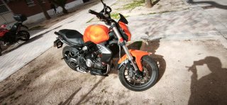 Moto Benelli Nake Naranja Negra