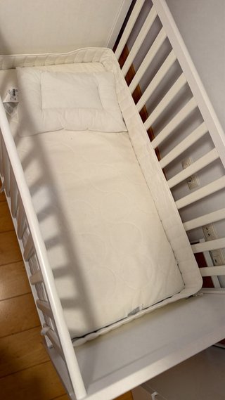 Cuna de madera blanca IKEA + colchon