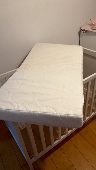 Cuna de madera blanca IKEA + colchon