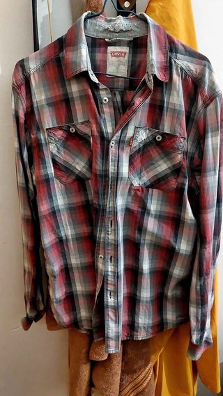 Camisa Levi's cuadros roja y gris