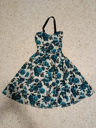 Vestido blanco flores azules atado al cuello