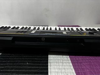 Teclado Yamaha PSR-E243