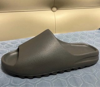 Chanclas Yeezy Negras