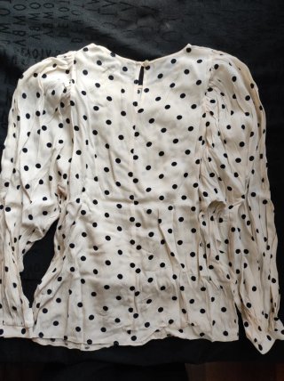 Blusa Primark lunares beige y negro talla xs