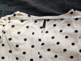 Blusa Primark lunares beige y negro talla xs