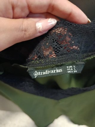 Camiseta tirantes verde oliva con encaje negro L