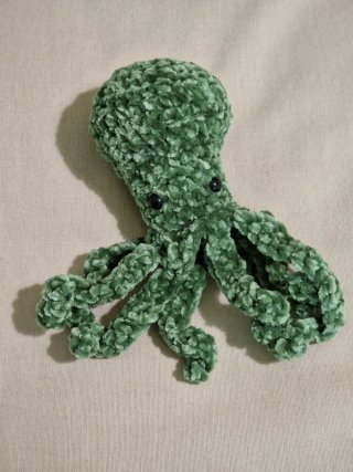 Pulpo peluche ganchillo verde