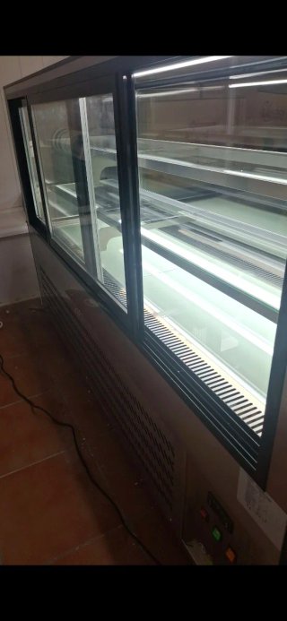 Vitrina Fría + Cajonera y Expositor
