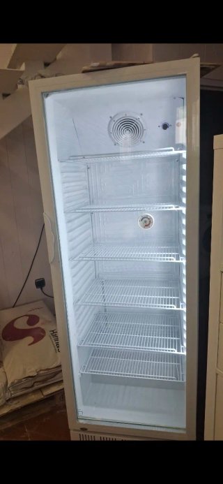 Vitrina Fría + Cajonera y Expositor