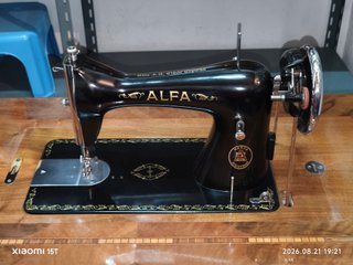 Máquina de Coser Alfa Años 50
