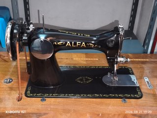 Máquina de Coser Alfa Años 50