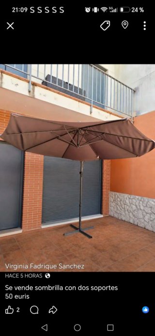 Sombrilla de exterior marrón