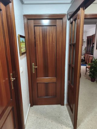 Puerta madera interior