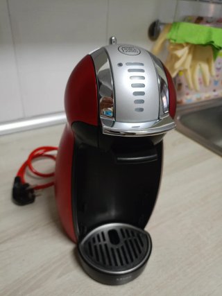 Cafetera Krups Dolce Gusto Genio XL (color rojo)