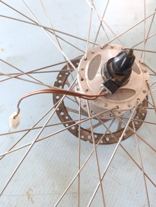 Rueda Bici con Dinamo Hutchinson Toro