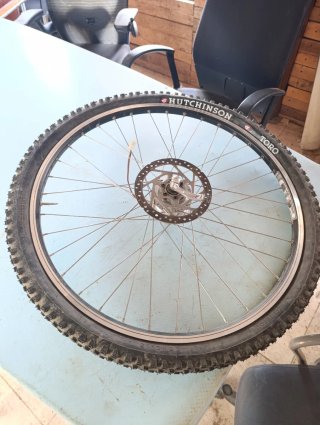 Rueda Bici con Dinamo Hutchinson Toro