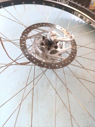 Rueda Bici con Dinamo Hutchinson Toro
