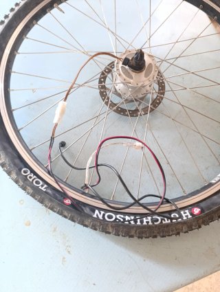 Rueda Bici con Dinamo Hutchinson Toro