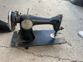 Maquina de coser antigua