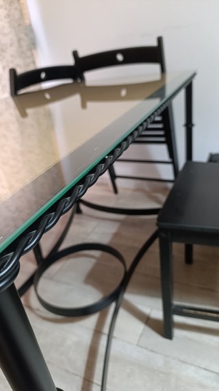 Mesa de forja con tapa de madera y cristal