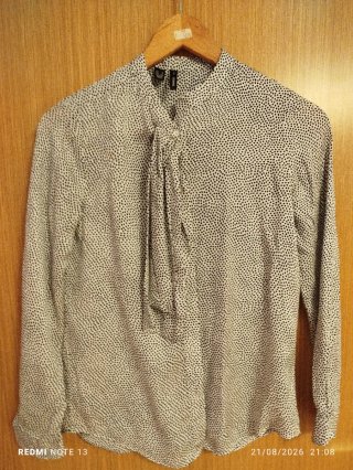 Camisa de lunares blanca y negra