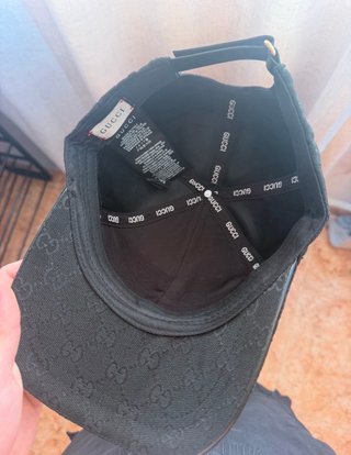 Gorra Gucci Negra con Logo GG