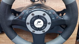 Volante Fanatec PS2 con Pedales