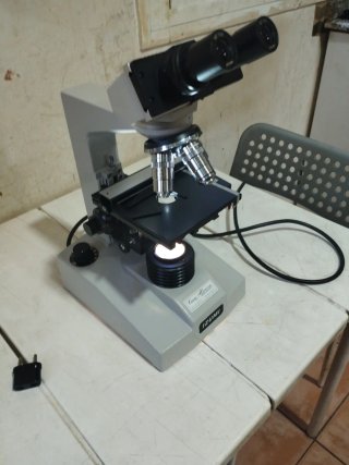 Microscopio IZUMI en perfecto estado