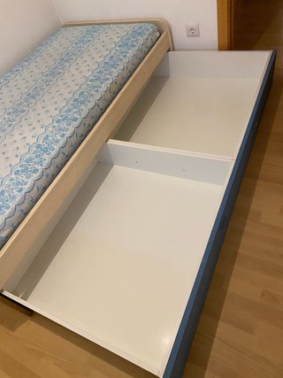 Cama tren modificada con cajones