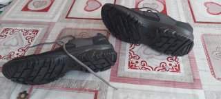 Zapatillas trekking Quechua negras y grises