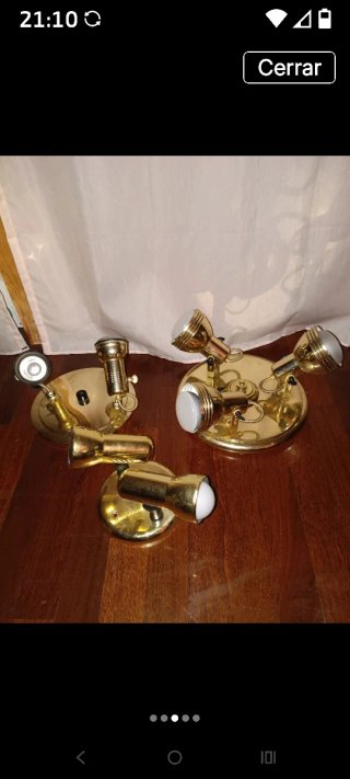 Plafones de metal dorados